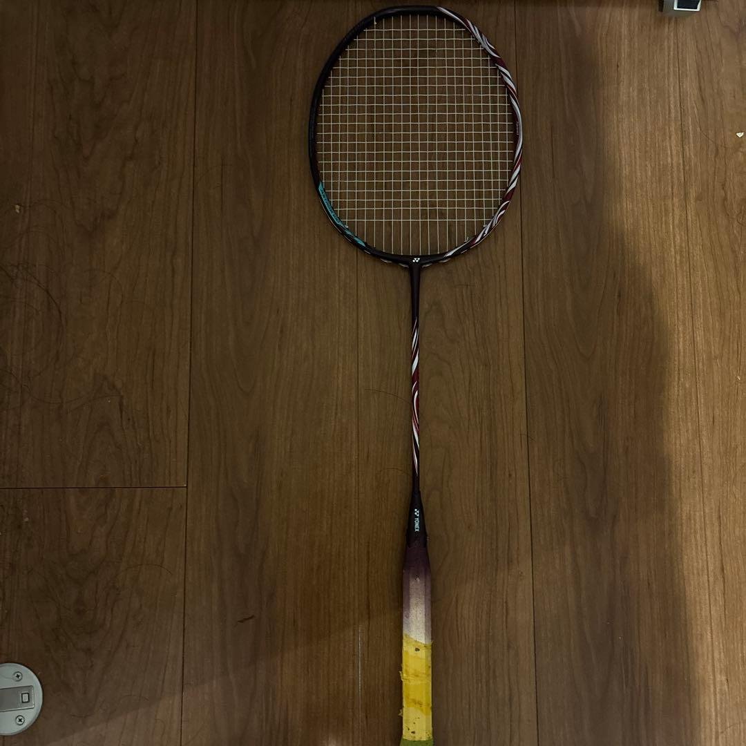 YONEX アストロクス100zz 4U5G クレナイ Yonex Astrox 100 ZZ (Kurenai) Unstrung Badminton Racket
